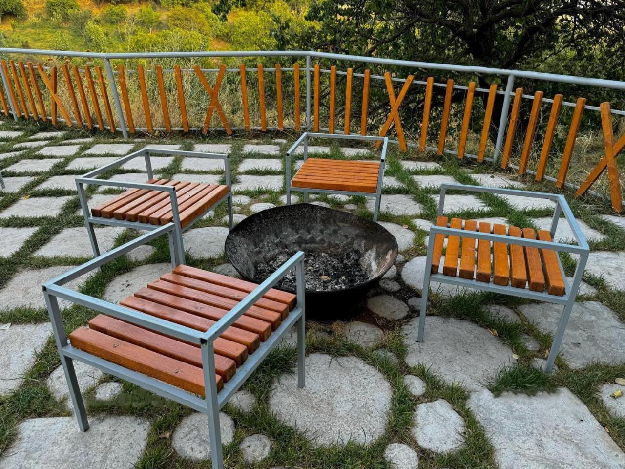 Harmonycampinghouse Teghenik Bagian luar foto